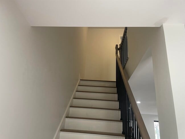 Building Photo - 64 Dunvegan Wds Dr