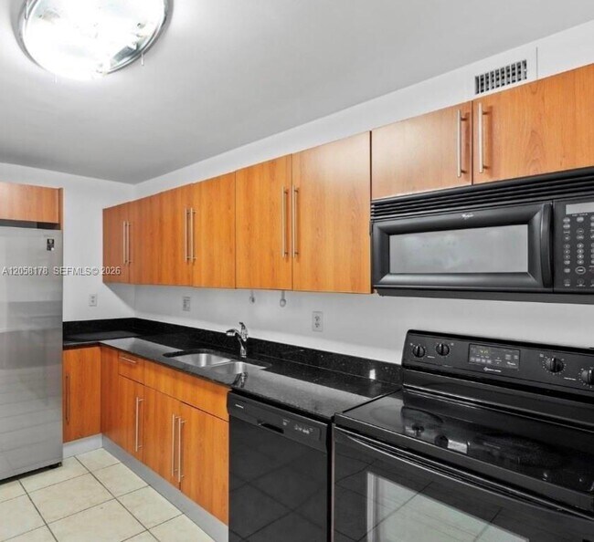Building Photo - 3000 S Ocean Dr