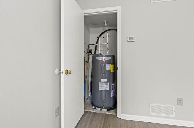 Building Photo - 2447 Brady Commons Dr