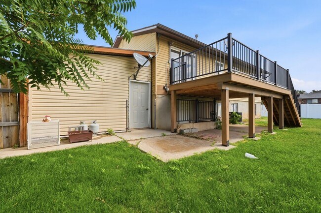 Building Photo - 666 W 725 N