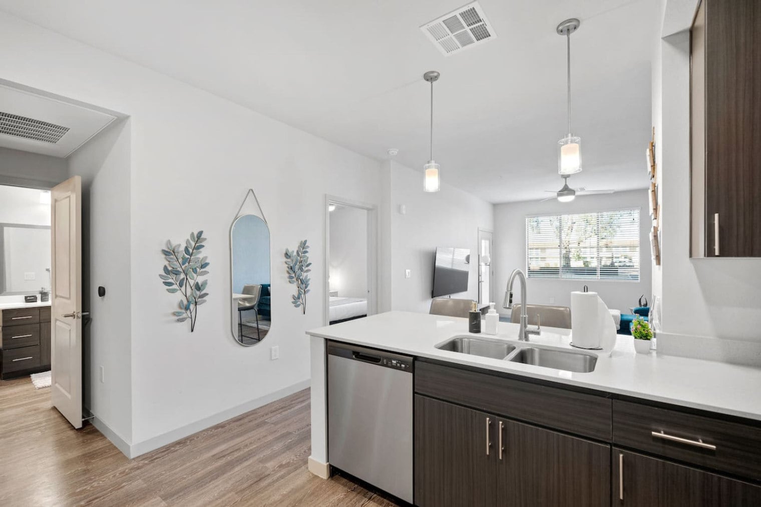 Building Photo - 711 W Broadway Rd