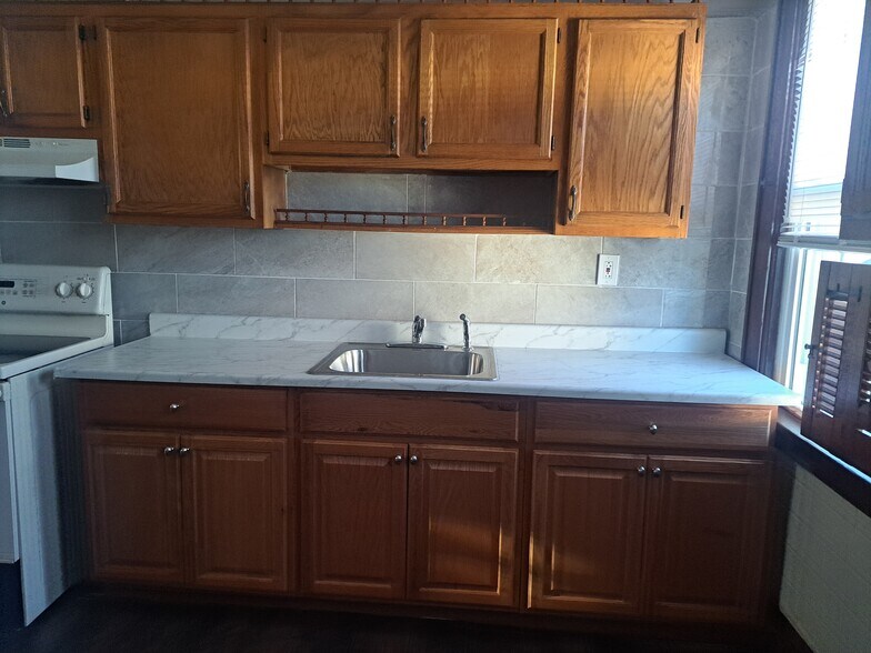 Building Photo - 73 Birdsey St