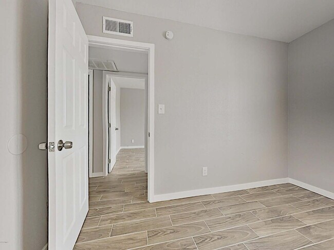 Building Photo - Modern Comfort in Mesa – 2-Bedroom with Ya...