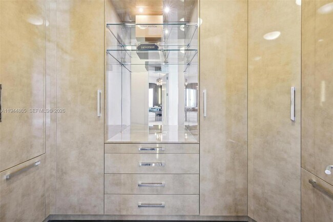 Building Photo - 18555 Collins Ave