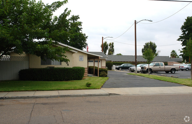 Building Photo - Merritt Manor