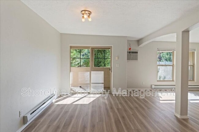 Building Photo - 2607 N Lancaster Dr