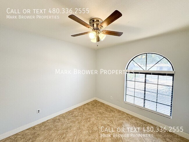 Building Photo - 449 E Meadows Ln