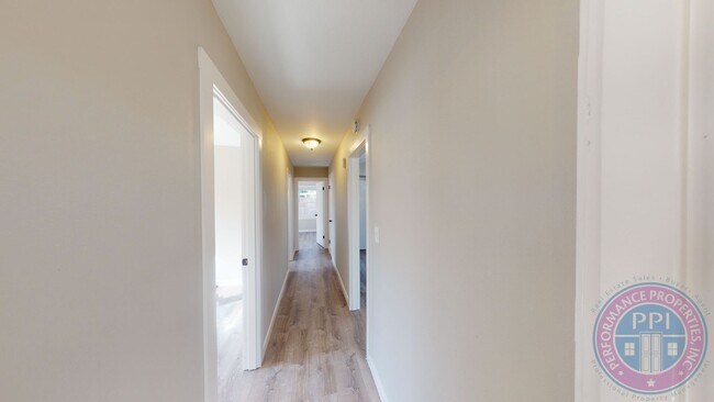 Building Photo - LEASE SPECIAL 1/2 OFF FIRST MONTH'S RENT!!! Desirable Woodlawn Neighborhood Ranch