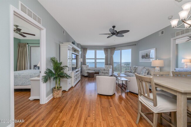 Building Photo - 2801 S Ridgewood Ave