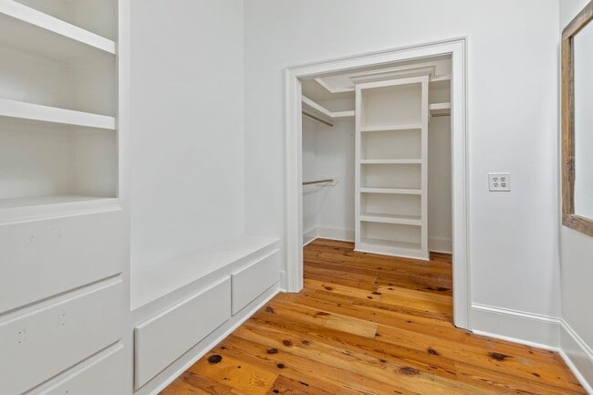 Building Photo - 4329 Edgewater Dr