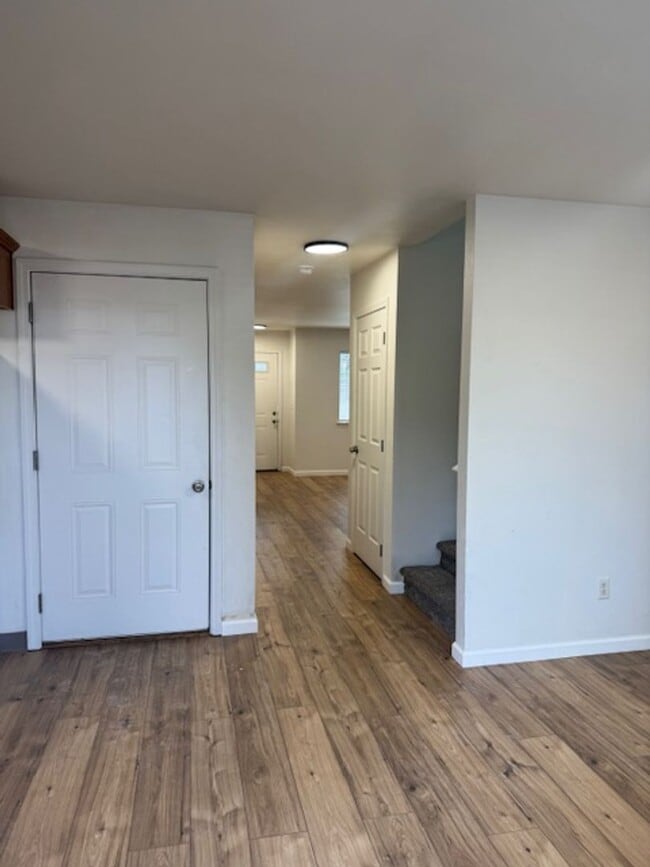 Building Photo - COMING SOON - 3 BEDROOM TOWNHOME W/ GARAGE- FRESH PAINT AND NEW FLOORING
