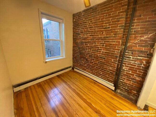 Building Photo - 48 Garden St