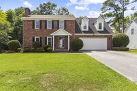 Building Photo - Inviting Jacksonville Home Near Shopping, Dining & Everyday Conveniences