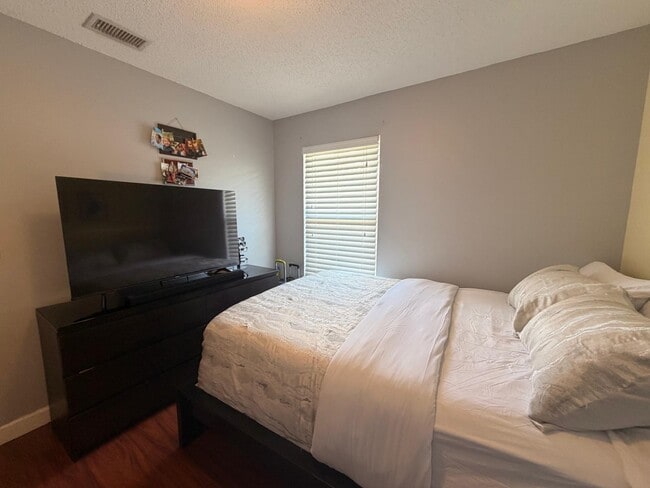 Building Photo - 1902 SW Aladdin St