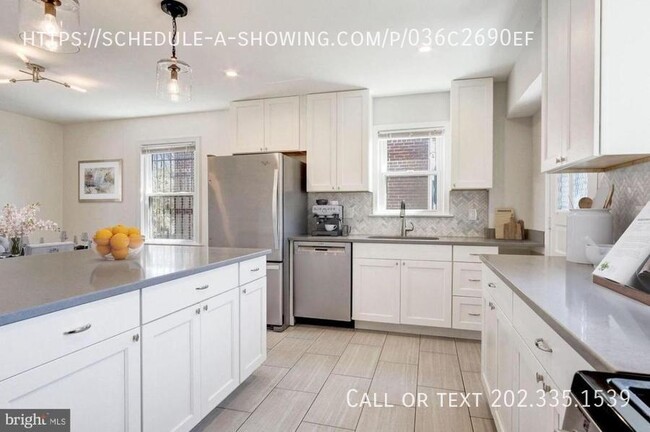 Building Photo - 1509 Channing St NE