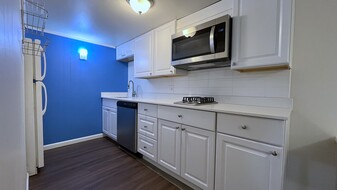 Building Photo - 208 N Dithridge St