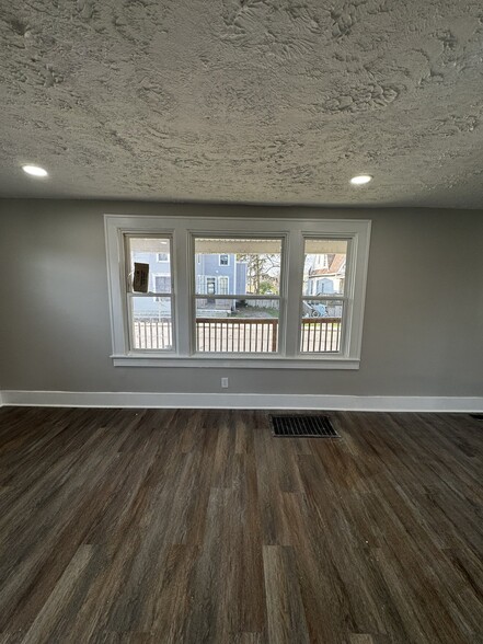 Building Photo - 120 W Brown Ave