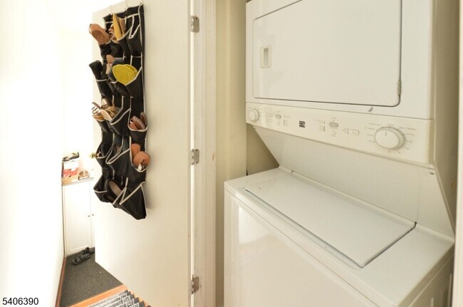 Building Photo - 100 Eastern Wy