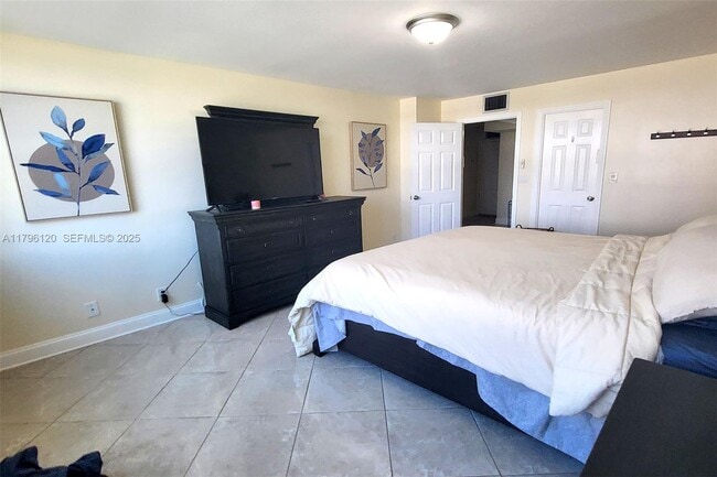 Building Photo - 2101 S Ocean Dr