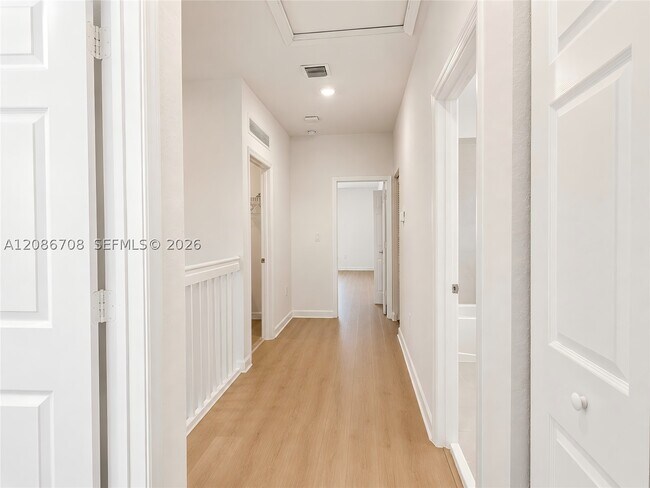 Building Photo - 3448 W 110th St