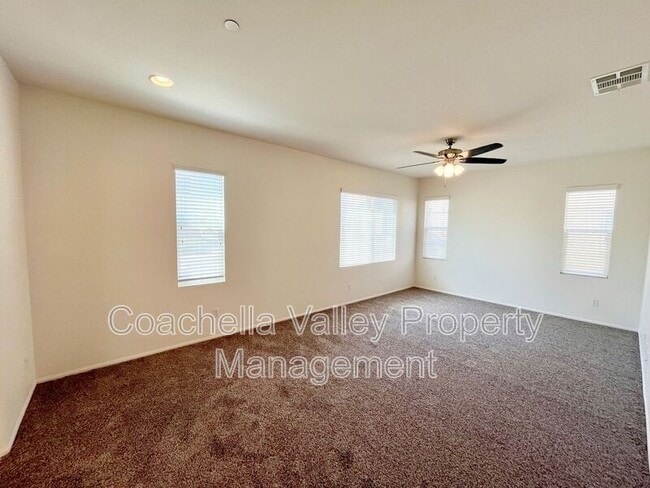 Building Photo - 532 Calle Vibrante