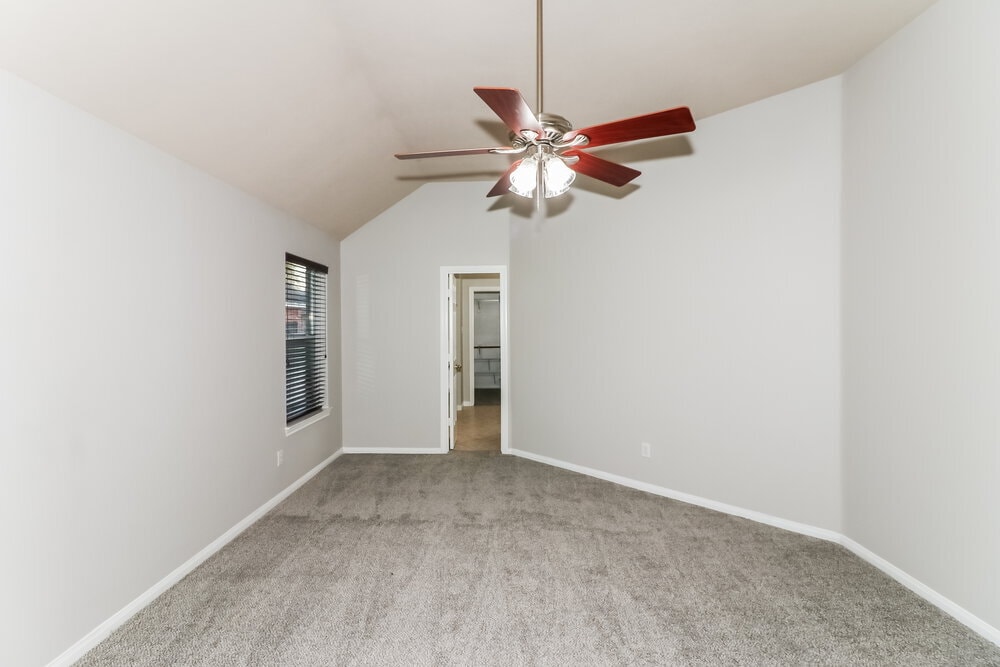 Building Photo - 810 Courtside Dr E