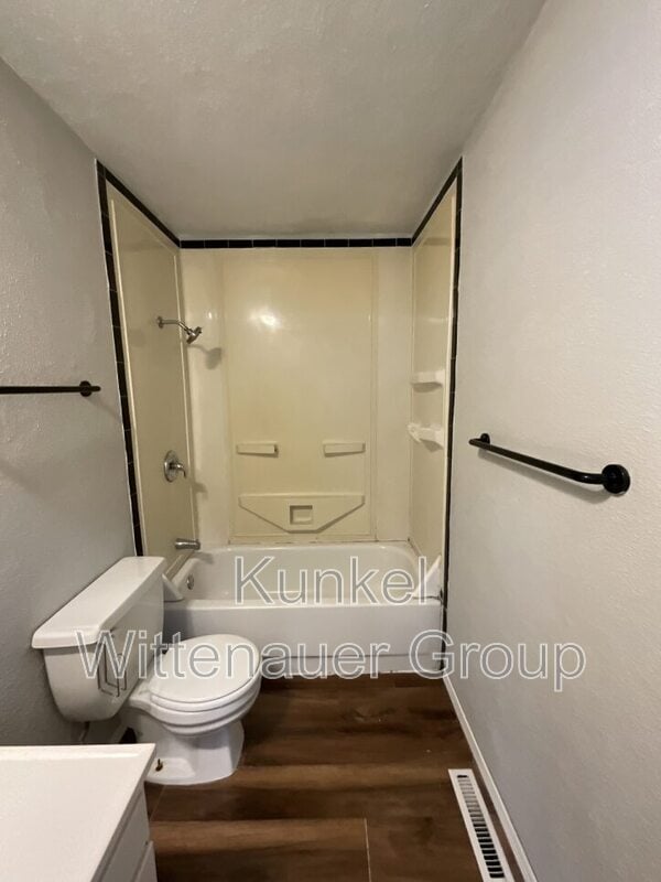 Building Photo - 415 Williamsburg Dr