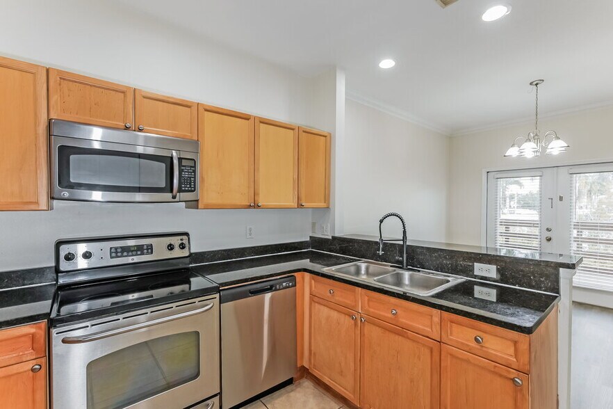 Building Photo - 6525 Quiet Pool Ct