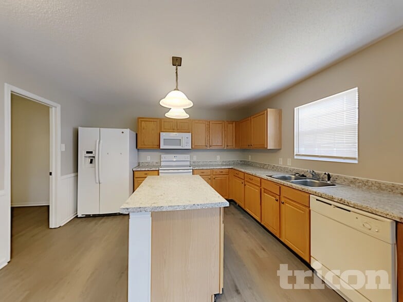 Building Photo - 8144 Crackling Ln