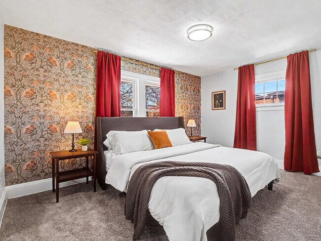 Building Photo - 2010 Chesterland Ave