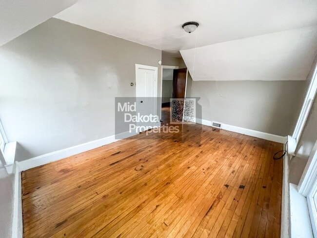 Building Photo - 735 S Wisconsin St