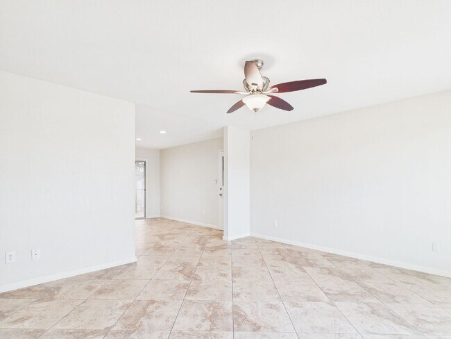 Building Photo - Desert Valley Estates Charm