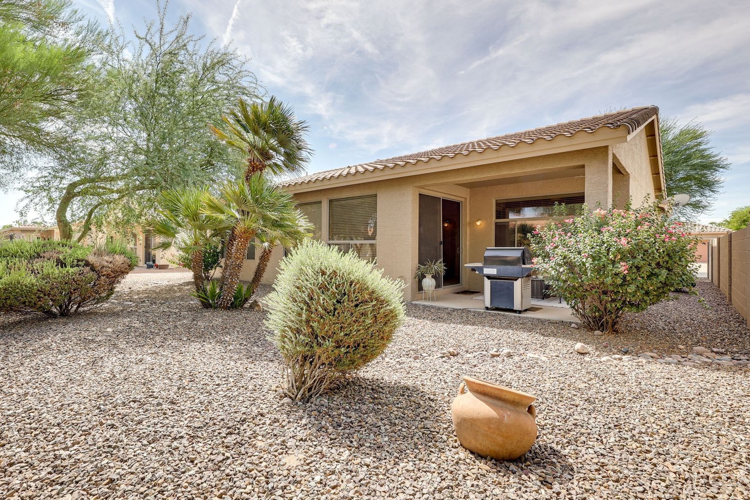 Building Photo - 9746 E Coopers Hawk Dr