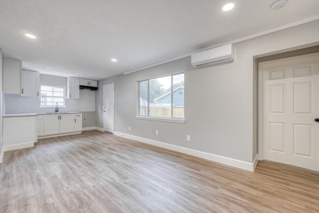 Building Photo - 6715 Victoria St