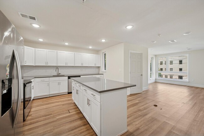 Primary Photo - 1519 N Sydenham St