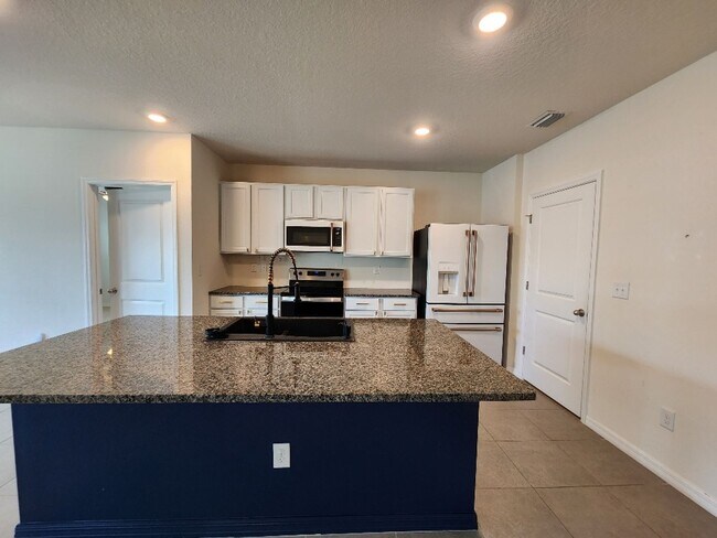 Building Photo - Gorgeous 2020 Construction, LIKE NEW!!! 3-...