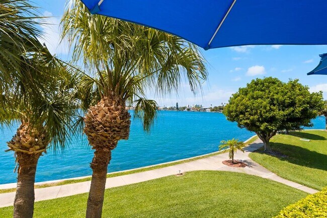 Building Photo - 7912 Sailboat Key Blvd S