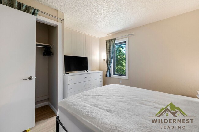 Building Photo - Fully Remodeled Gold Camp 2 Bed/1Bath