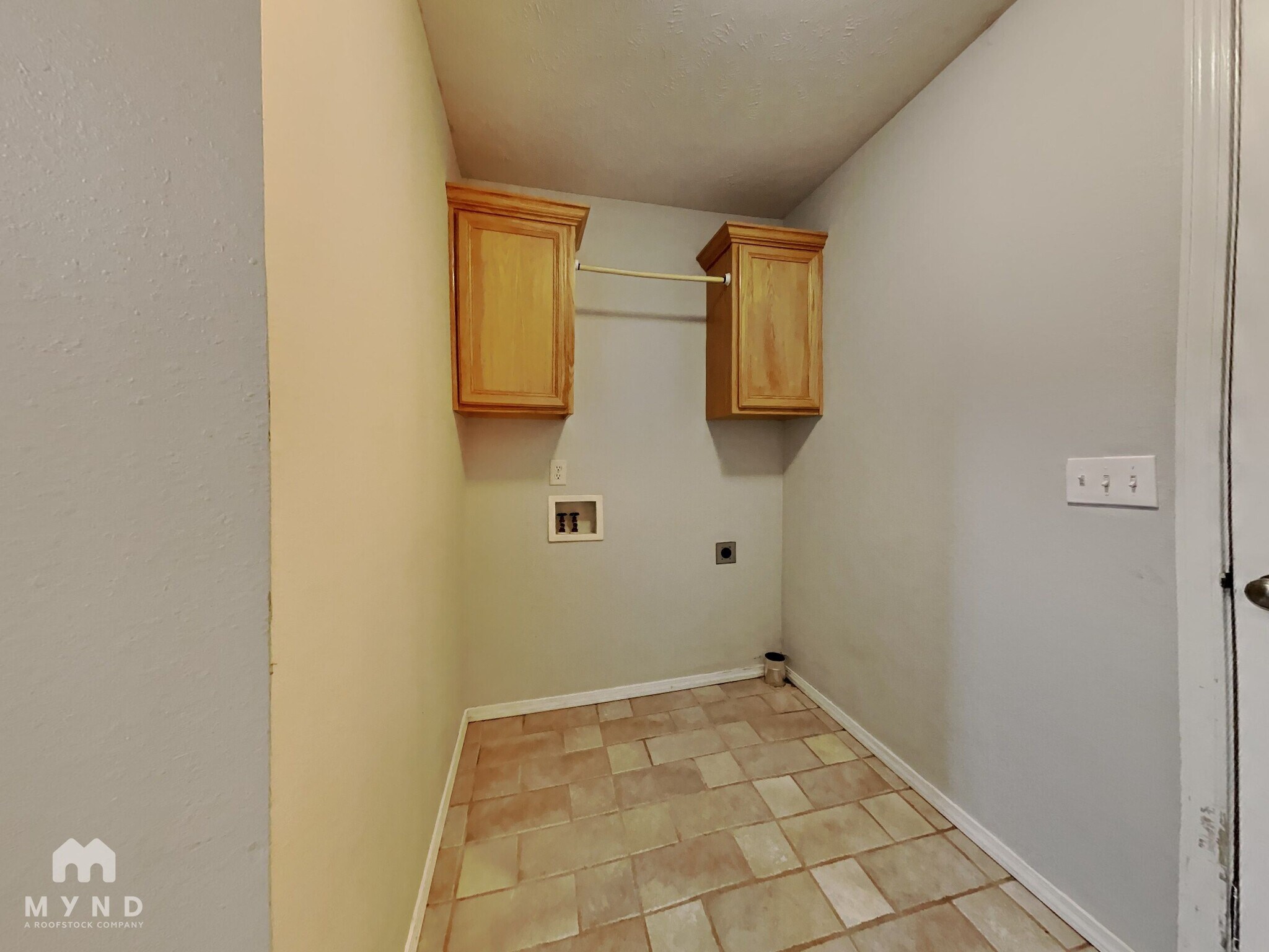 Building Photo - 674 N Jonathan Ave