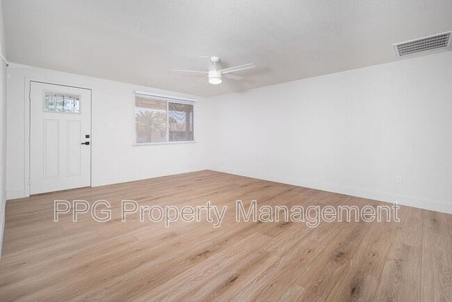Building Photo - 3718 E Ludlow Dr