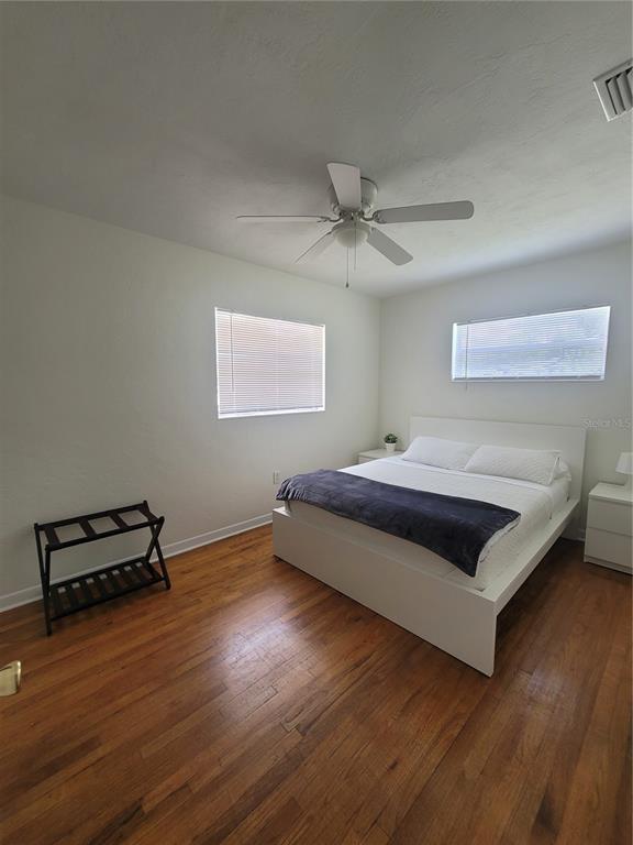 Building Photo - 2400 NE 57th Pl
