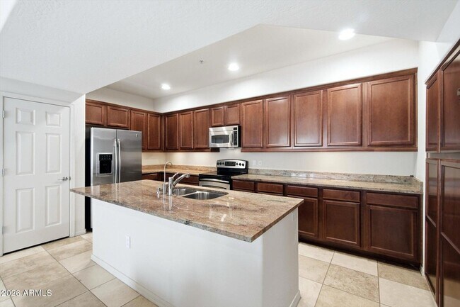Building Photo - 3935 E Rough Rider Rd