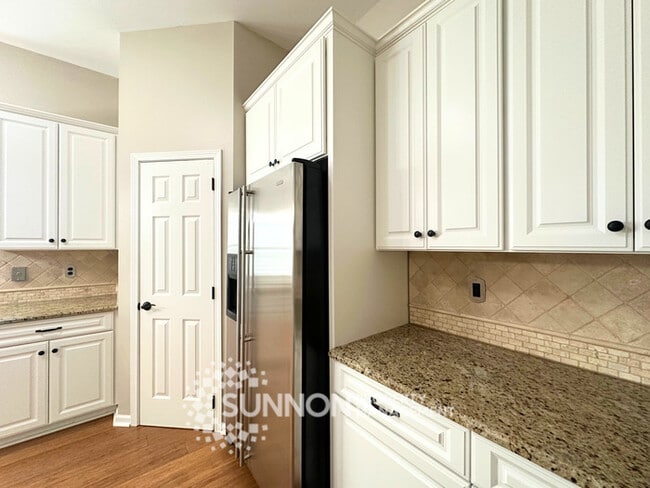 Building Photo - Charming 3-Bedroom Ranch with Sunroom & Wo...