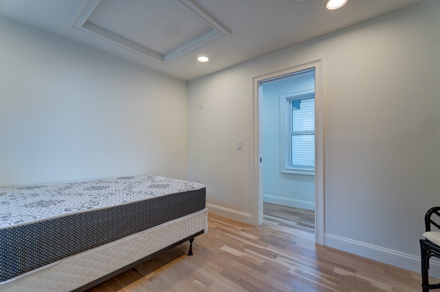 Building Photo - 67 Winchester Ave