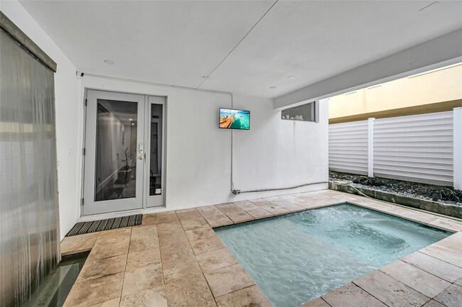 Building Photo - 1511 NE 4th Pl