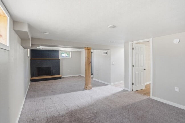 Building Photo - 1718 5th St