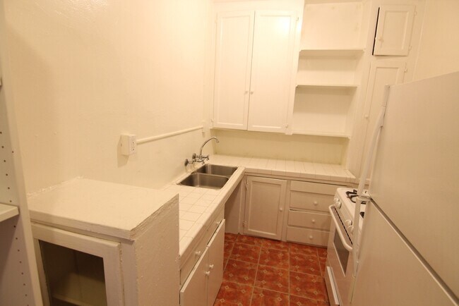 Building Photo - 846 Sanborn Ave