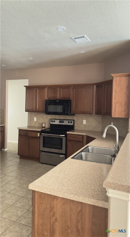 Building Photo - 200 Memory Ln