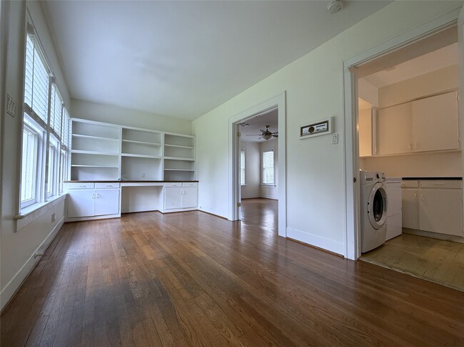 Building Photo - 2312 Quenby St