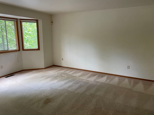 Building Photo - Great House in Redmond near Microsoft camp...